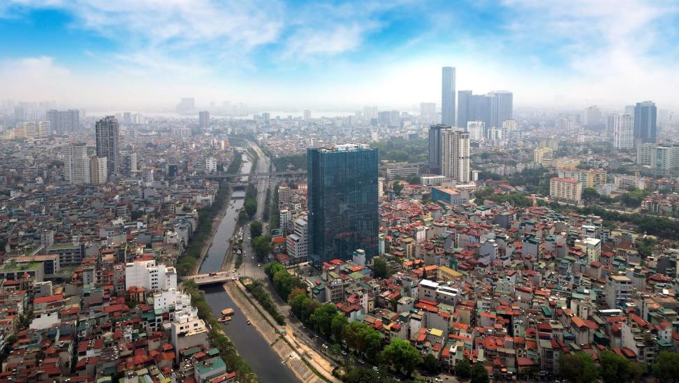 Lancaster Luminaire nổi bật trên trục đường Láng